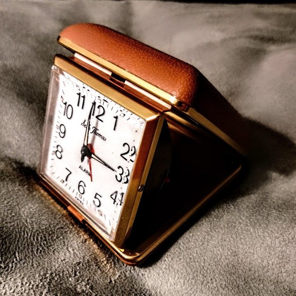 Vintage SETH THOMAS Travel Alarm Clock in Case ~ Manual Key Wind ~ Tested-Works! - Picture 12 of 12